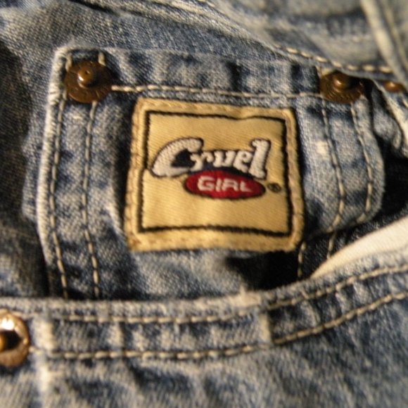 Cruel Girls - Picture 5 of 11